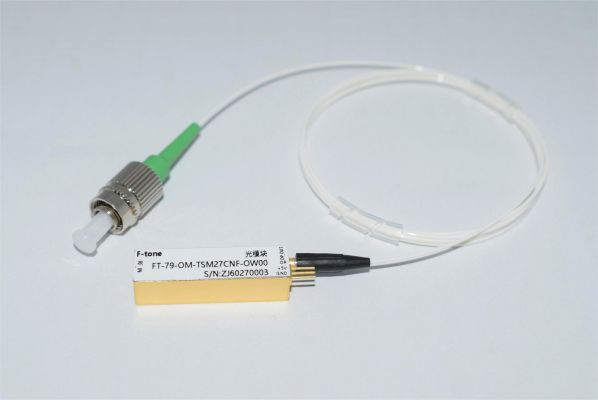 3GHz DWDM集成模拟光发？？？